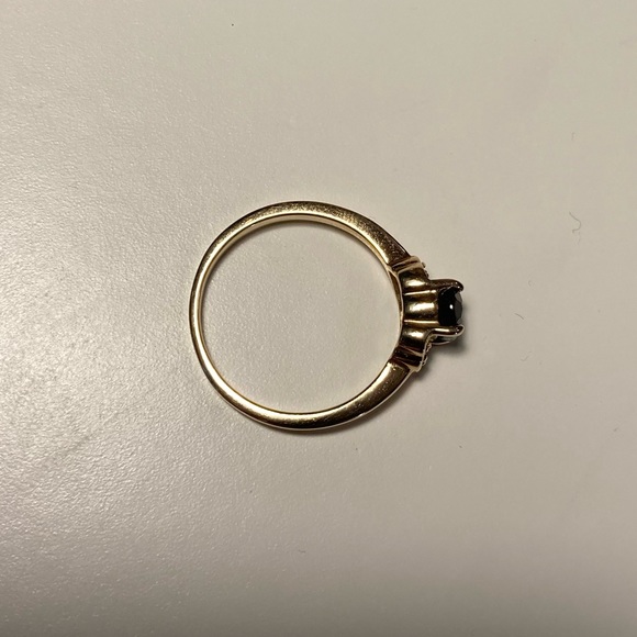 VINTAGE SOLID GOLD DIAMOND RING - Picture 3 of 5